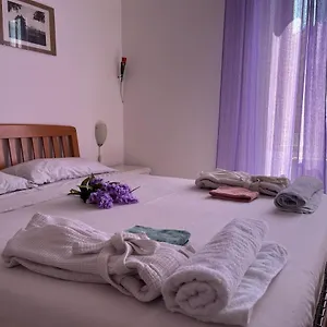 https://lovely-2-bedroom-rental-unit-5-minutes-from-metro.it-romehotels.com